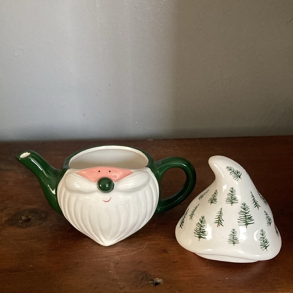 NWT- Stunning 16oz- 2 Piece-Green Gnome- White Hat Lid w/ Green 🌲 Ceramic Teapot - Picture 3 of 16